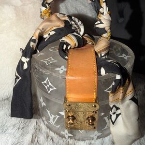 LOUIS VUITTON Scott Box with Scarf